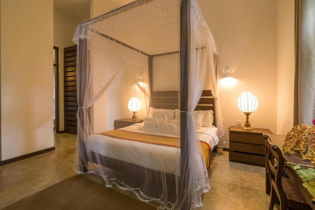 Roman Lake Ayurveda Boutique Resort Ахунгалла Экстерьер фото