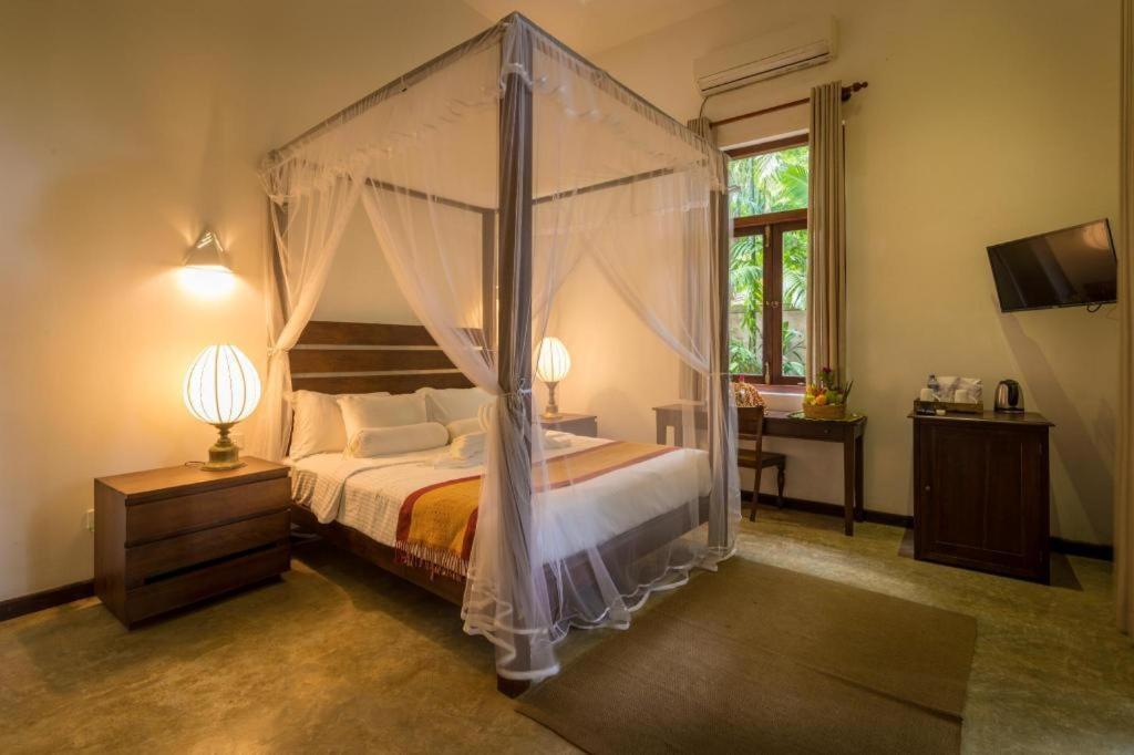 Roman Lake Ayurveda Boutique Resort Ахунгалла Экстерьер фото