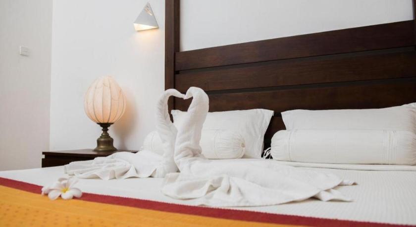 Roman Lake Ayurveda Boutique Resort Ахунгалла Экстерьер фото