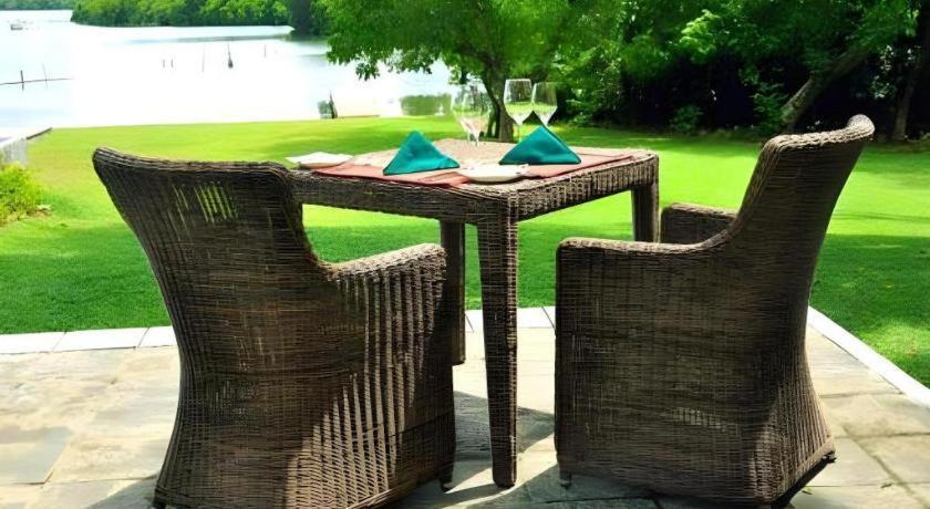 Roman Lake Ayurveda Boutique Resort Ахунгалла Экстерьер фото