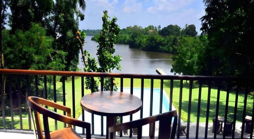 Roman Lake Ayurveda Boutique Resort Ахунгалла Экстерьер фото