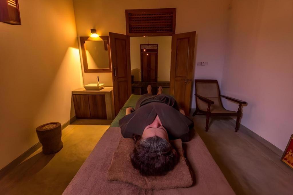 Roman Lake Ayurveda Boutique Resort Ахунгалла Экстерьер фото